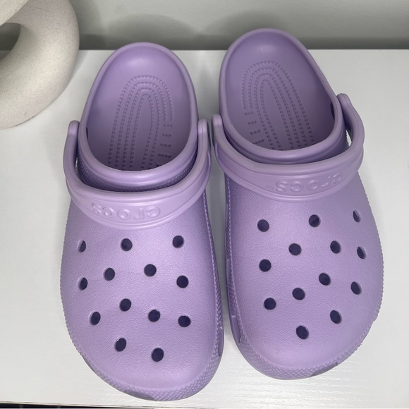 Lavender Classic Clog Crocs Size 9 - Picture 3 of 6
